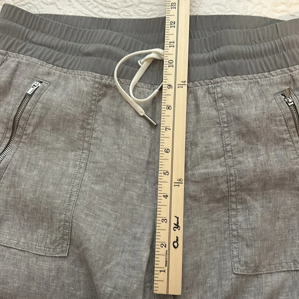 Athleta linen Cabo joggers, gray, women’s size 10. Zipper pockets. Cute!